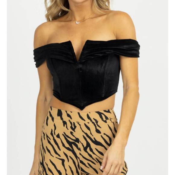 NEW BLUE BLUSH v-wire off shoulder crop in black velvet - Picture 1 of 6